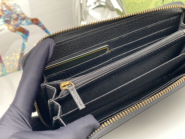 グッチ財布コピー着用イメージ